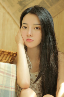 女角色裙子底下的视野
